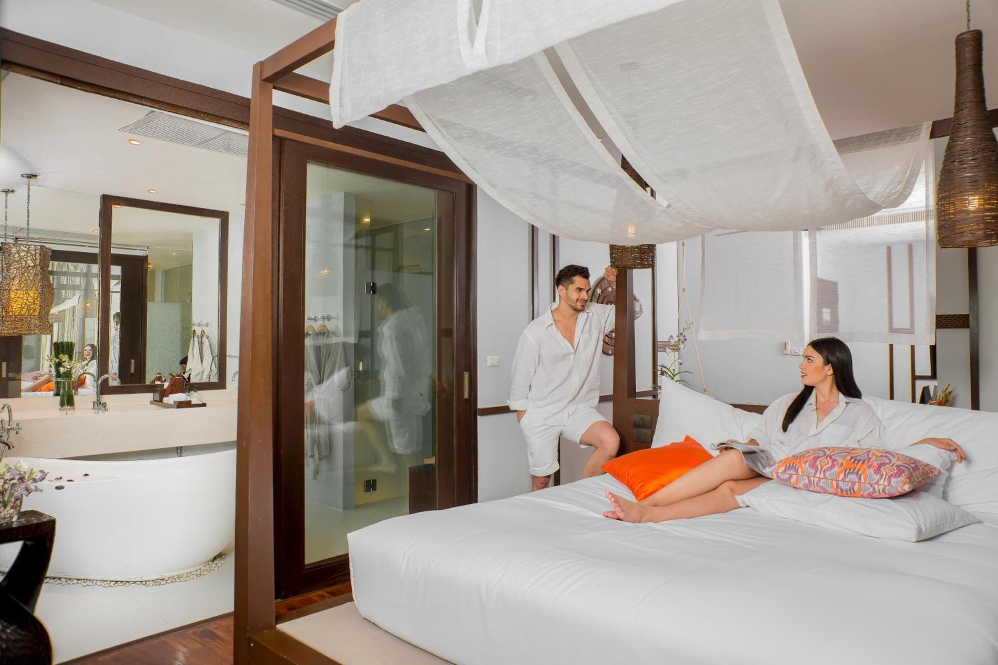 Qualia Jacuzzi Pool Villa